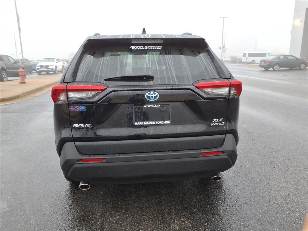 2022 Toyota RAV4 Hybrid XLE photo 3