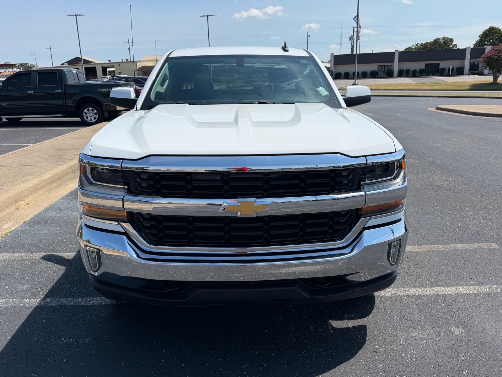 Used 2017 Chevrolet Silverado 1500 LT with VIN 1GCVKREH1HZ126605 for sale in Little Rock