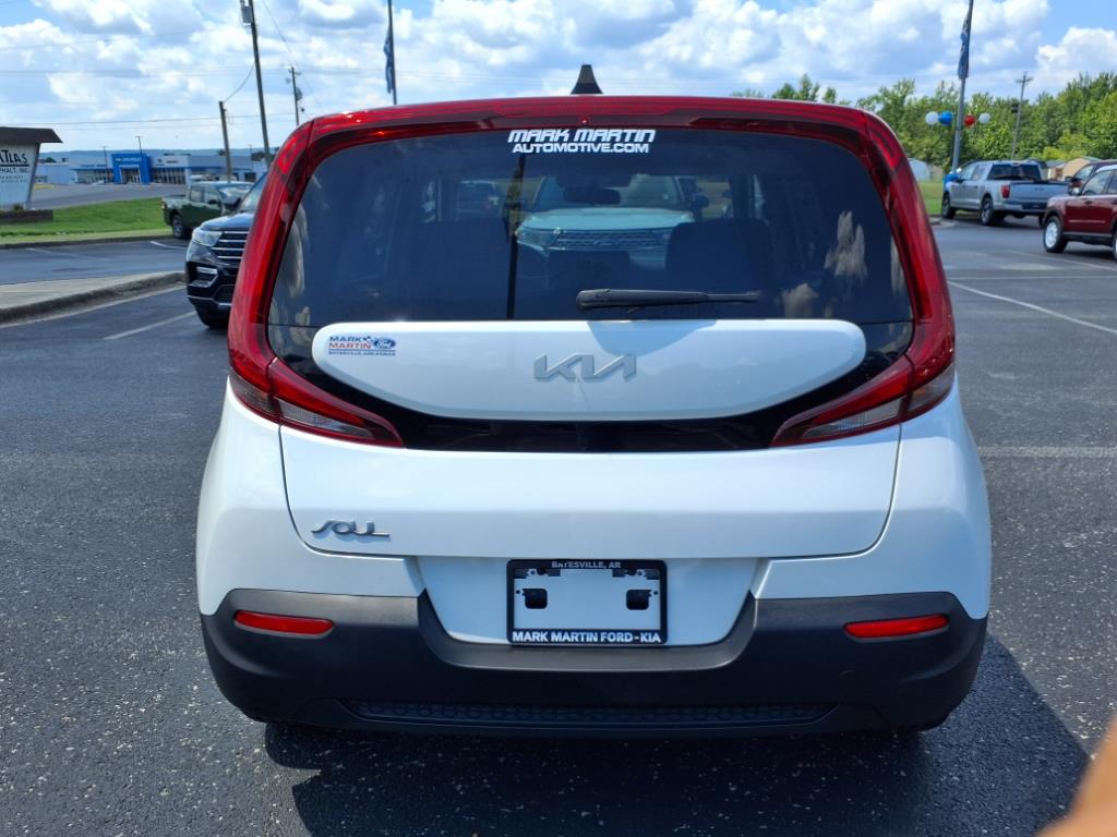 2022 Kia Soul S photo 2