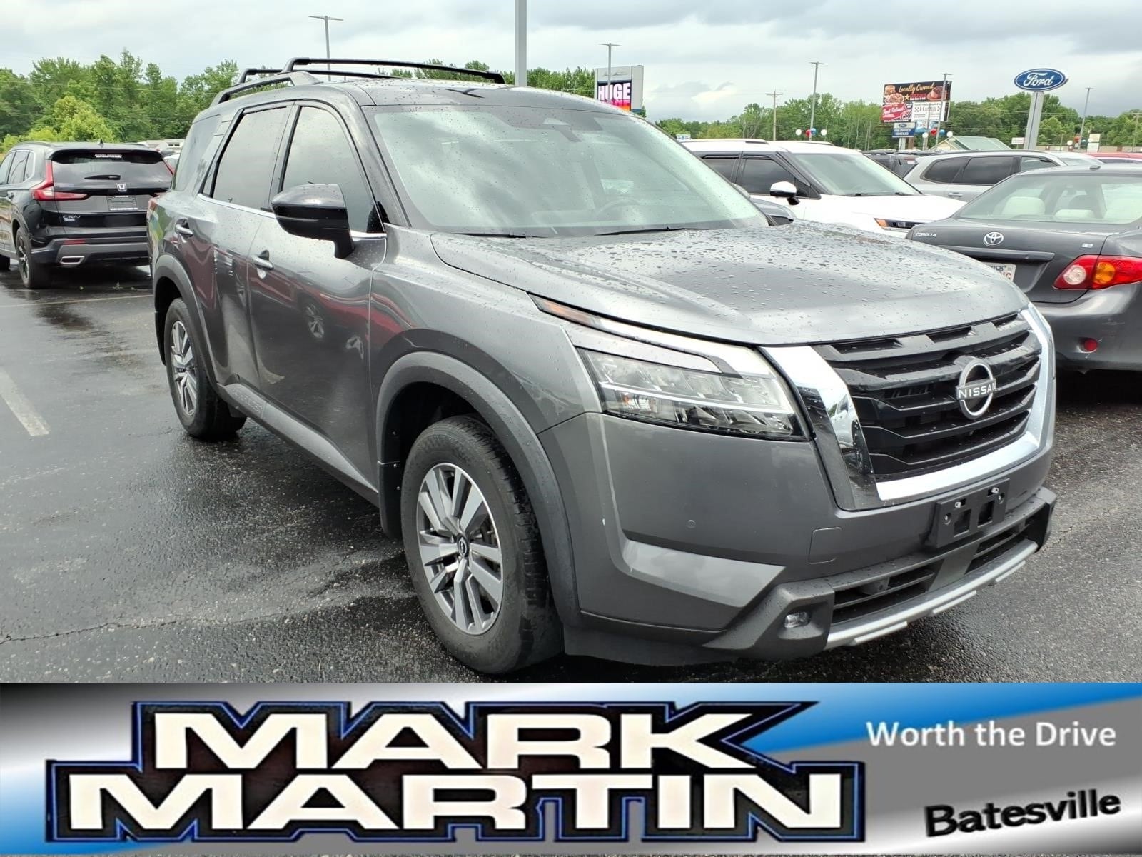 2022 Nissan Pathfinder SL 2WD's photo
