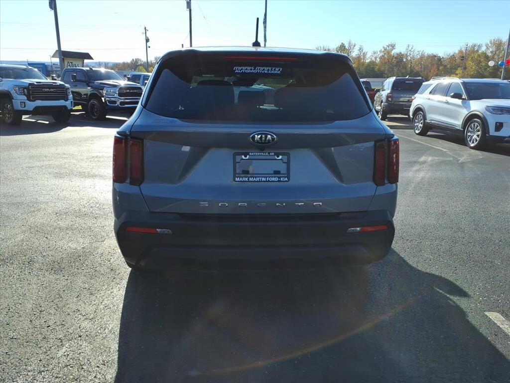 Used 2021 Kia Sorento LX SUV