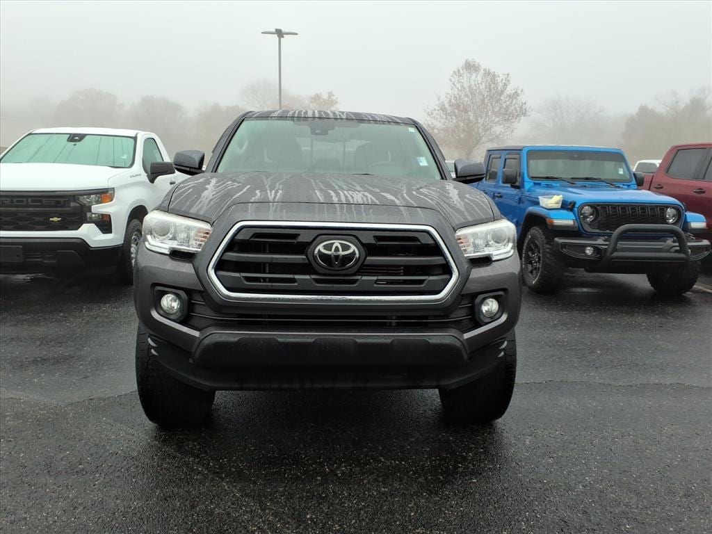 Used 2019 Toyota Tacoma SR5 with VIN 5TFCZ5AN1KX207257 for sale in Little Rock