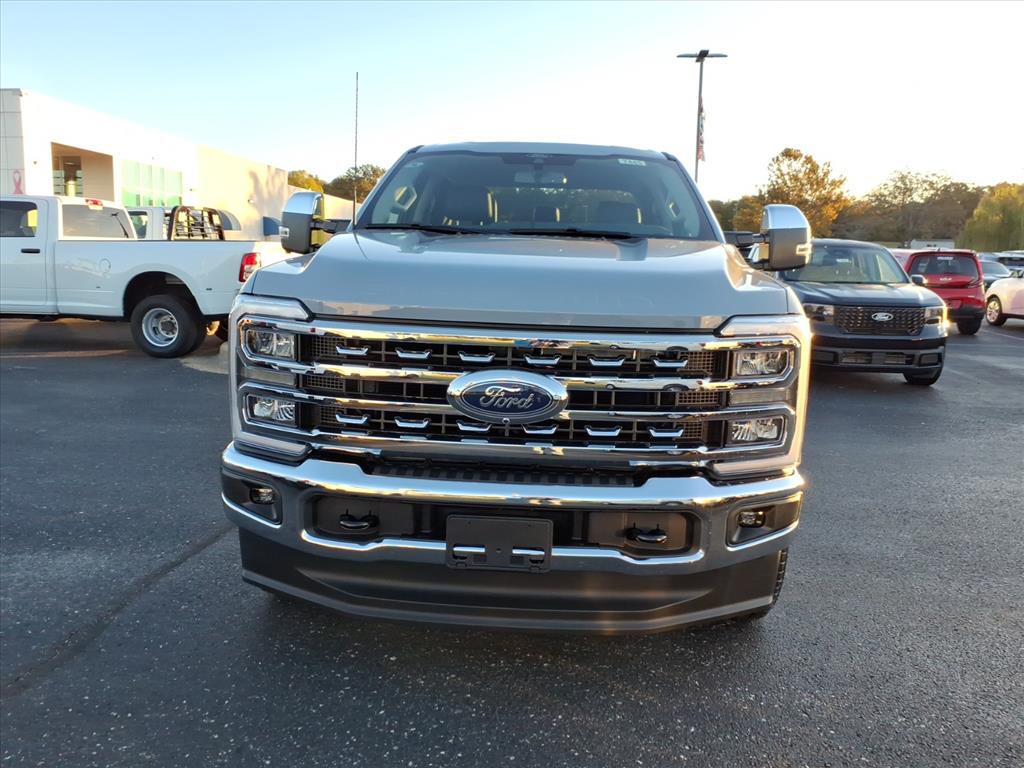 2026 Ford F-250 Lariat photo 2