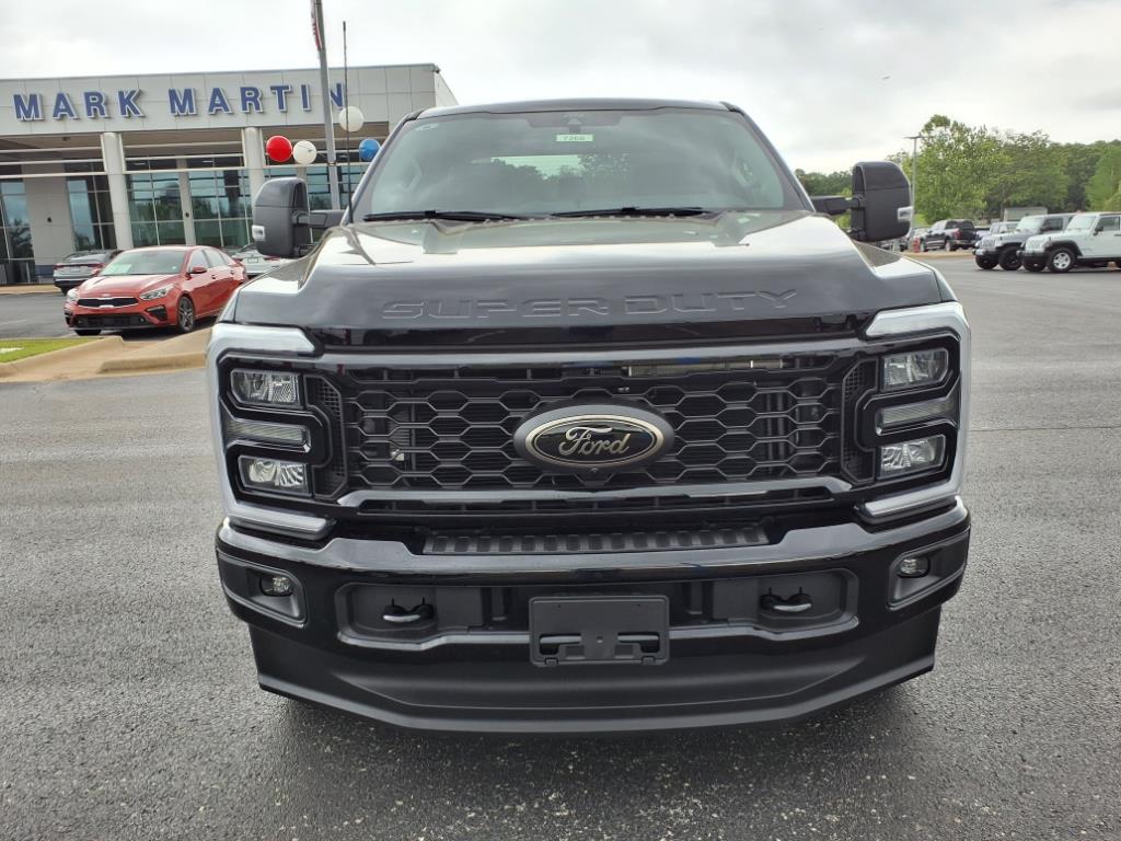 2025 Ford F-250 Lariat photo 2