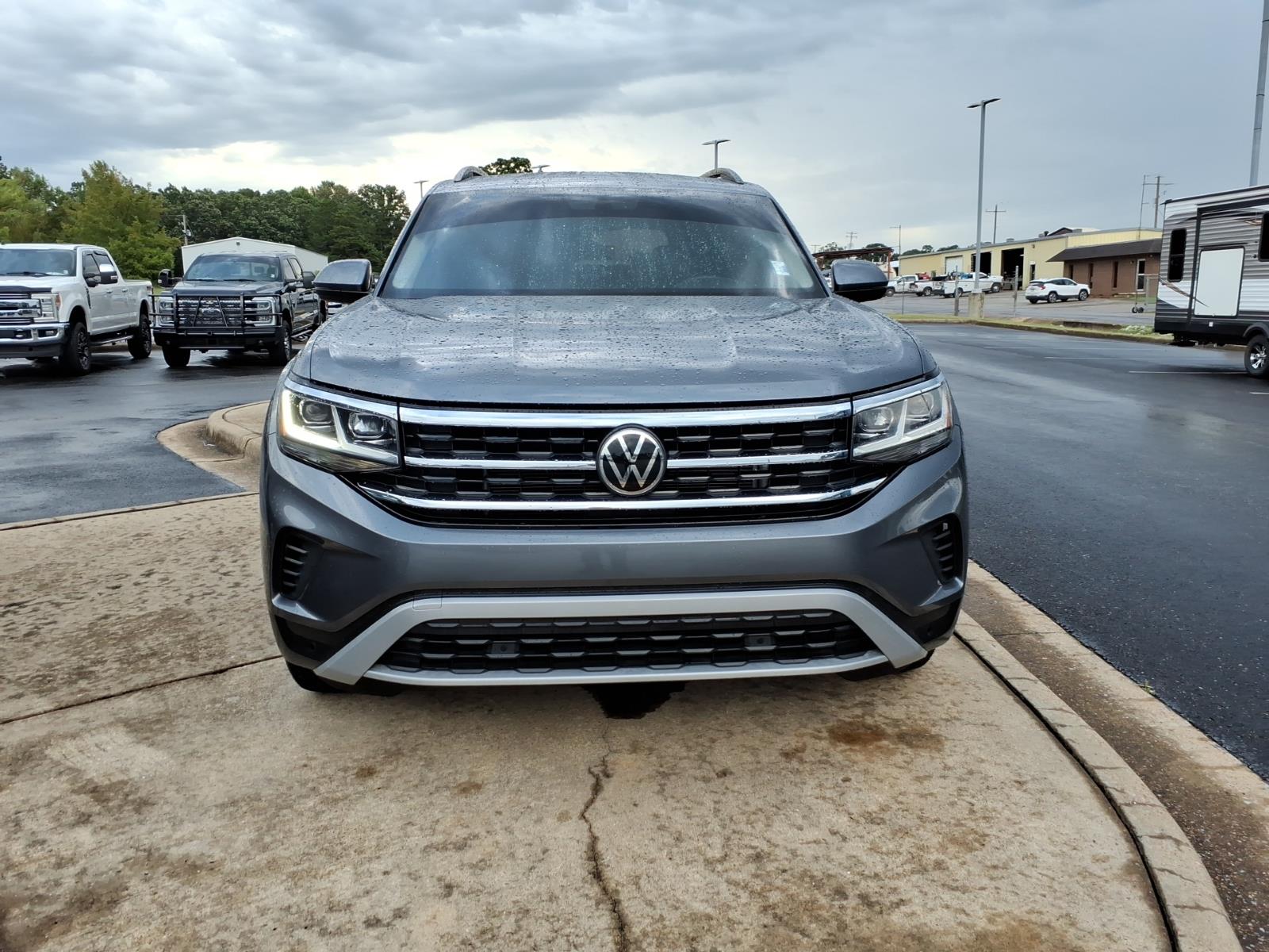 Used 2021 Volkswagen Atlas SE w/Tech with VIN 1V2JP2CA4MC587113 for sale in Batesville, AR