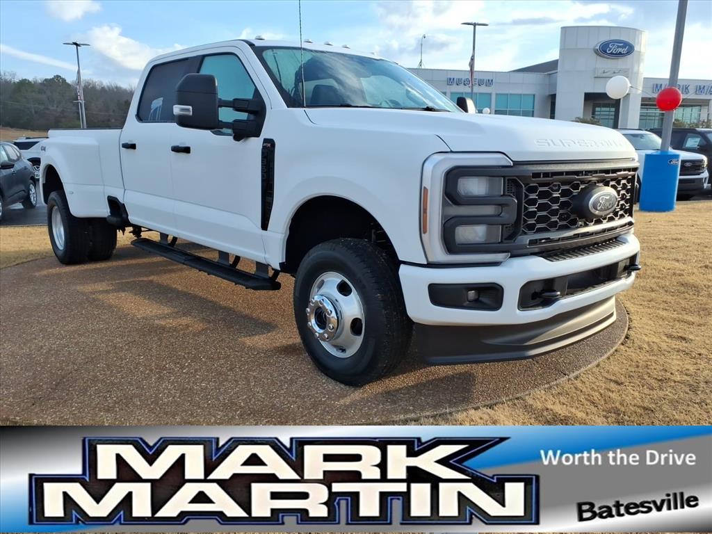 2026 Ford F-350 Super Duty XL's photo