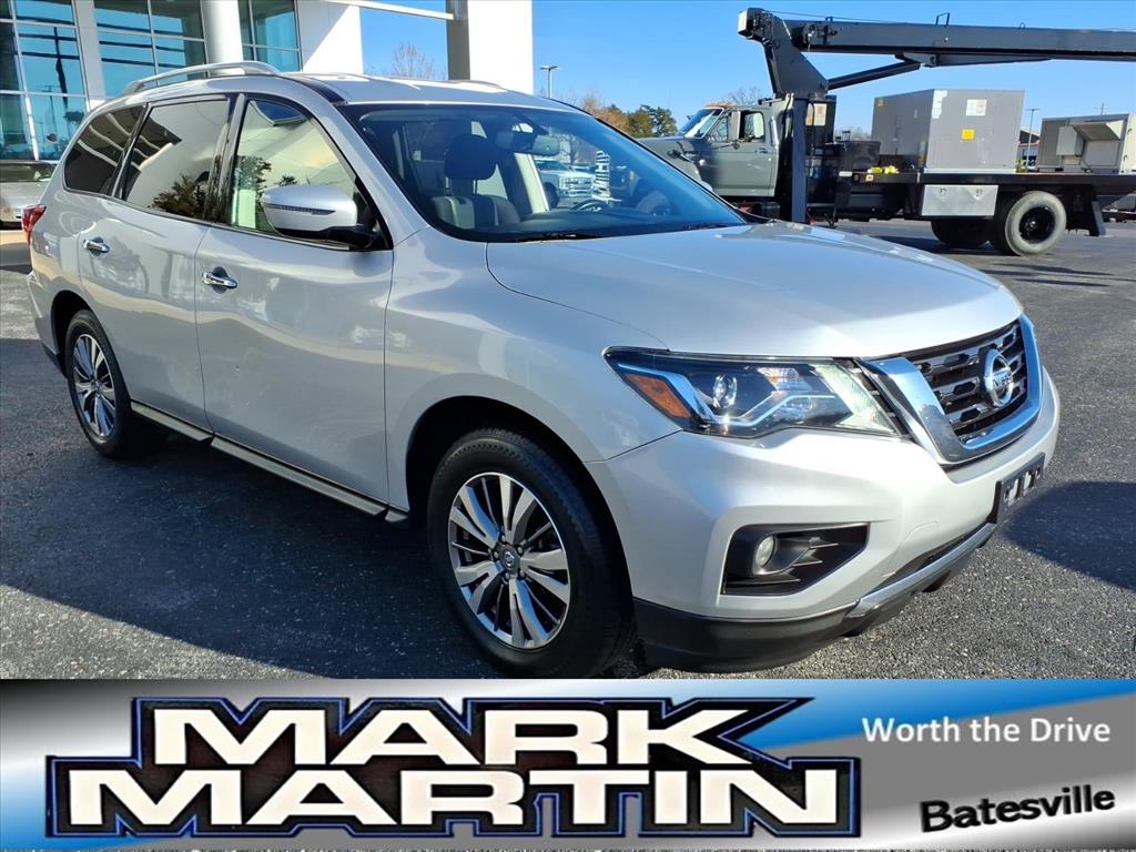 2019 Nissan Pathfinder SV's photo