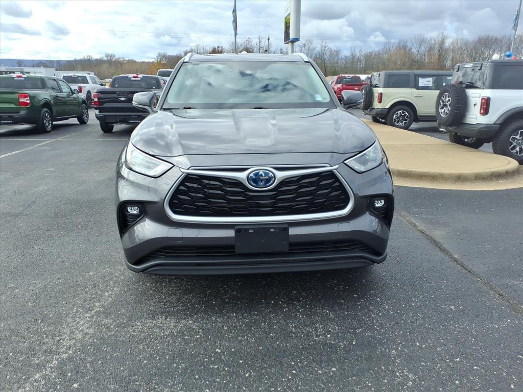 2022 Toyota Highlander Hybrid XLE photo 2