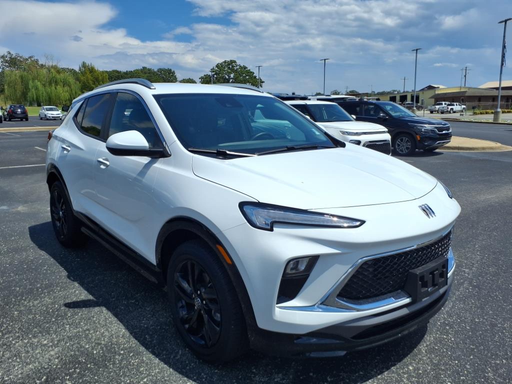 2024 Buick Encore GX Sport Touring photo 2