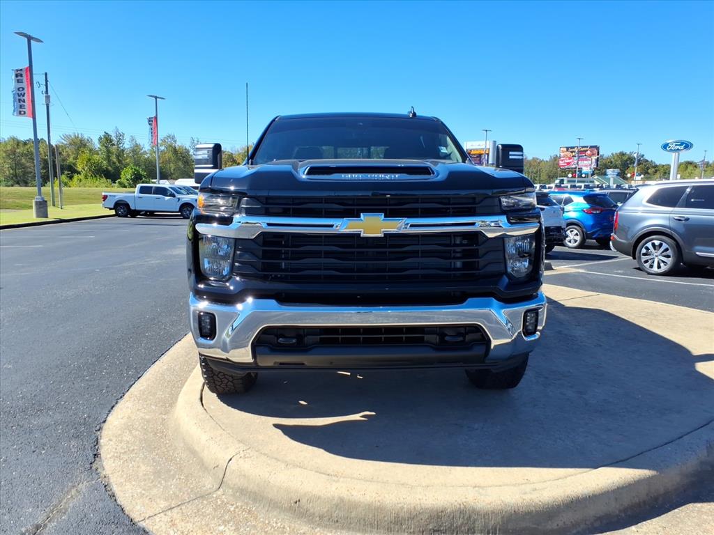 2025 Chevrolet Silverado 2500HD LT photo 2