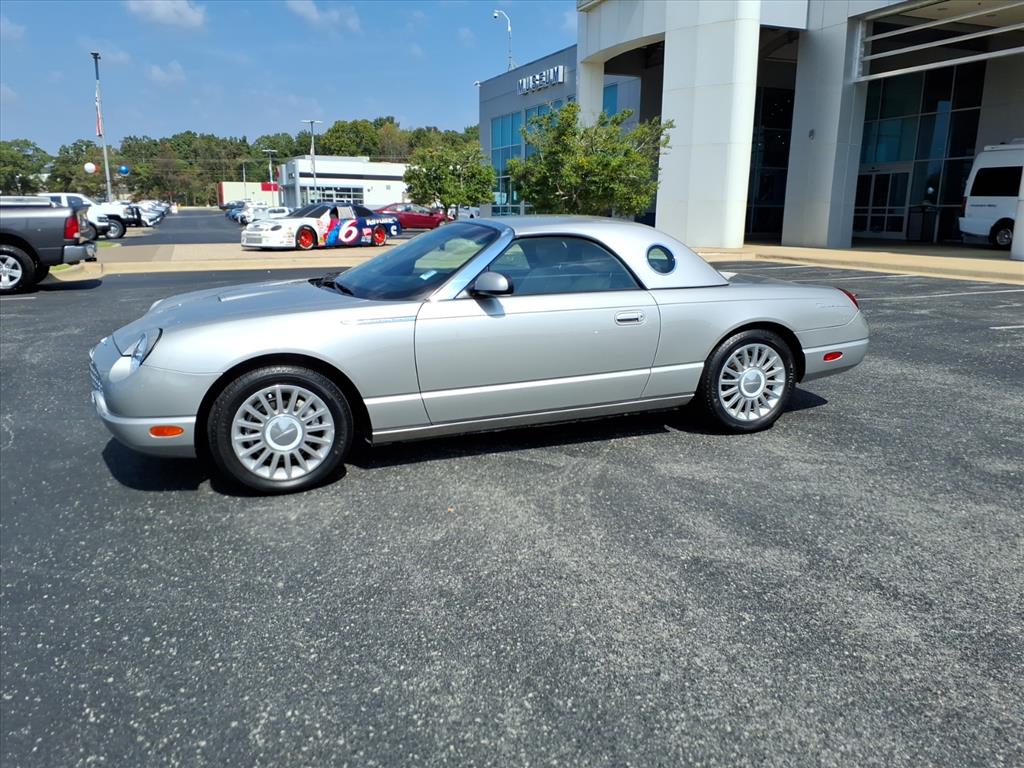 2005 Ford Thunderbird photo 2