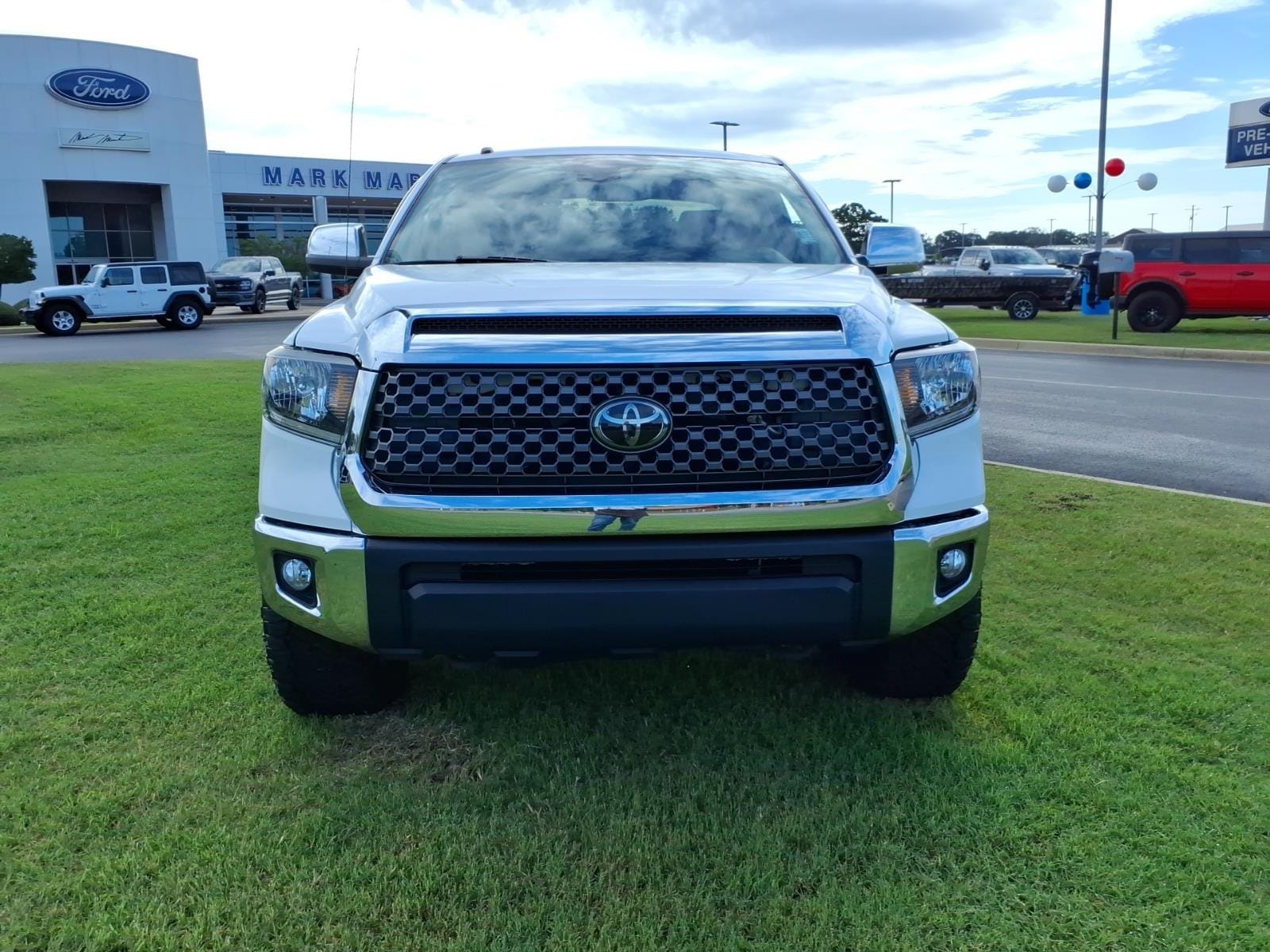 Used 2018 Toyota Tundra SR5 with VIN 5TFDW5F15JX754937 for sale in Little Rock