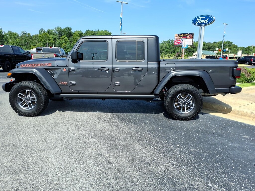 Used 2024 Jeep Gladiator Mojave Truck Crew Cab