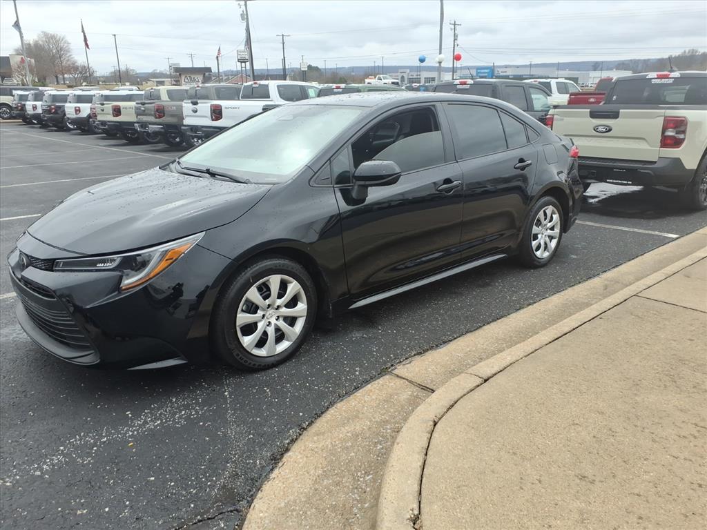 2024 Toyota Corolla LE photo 3