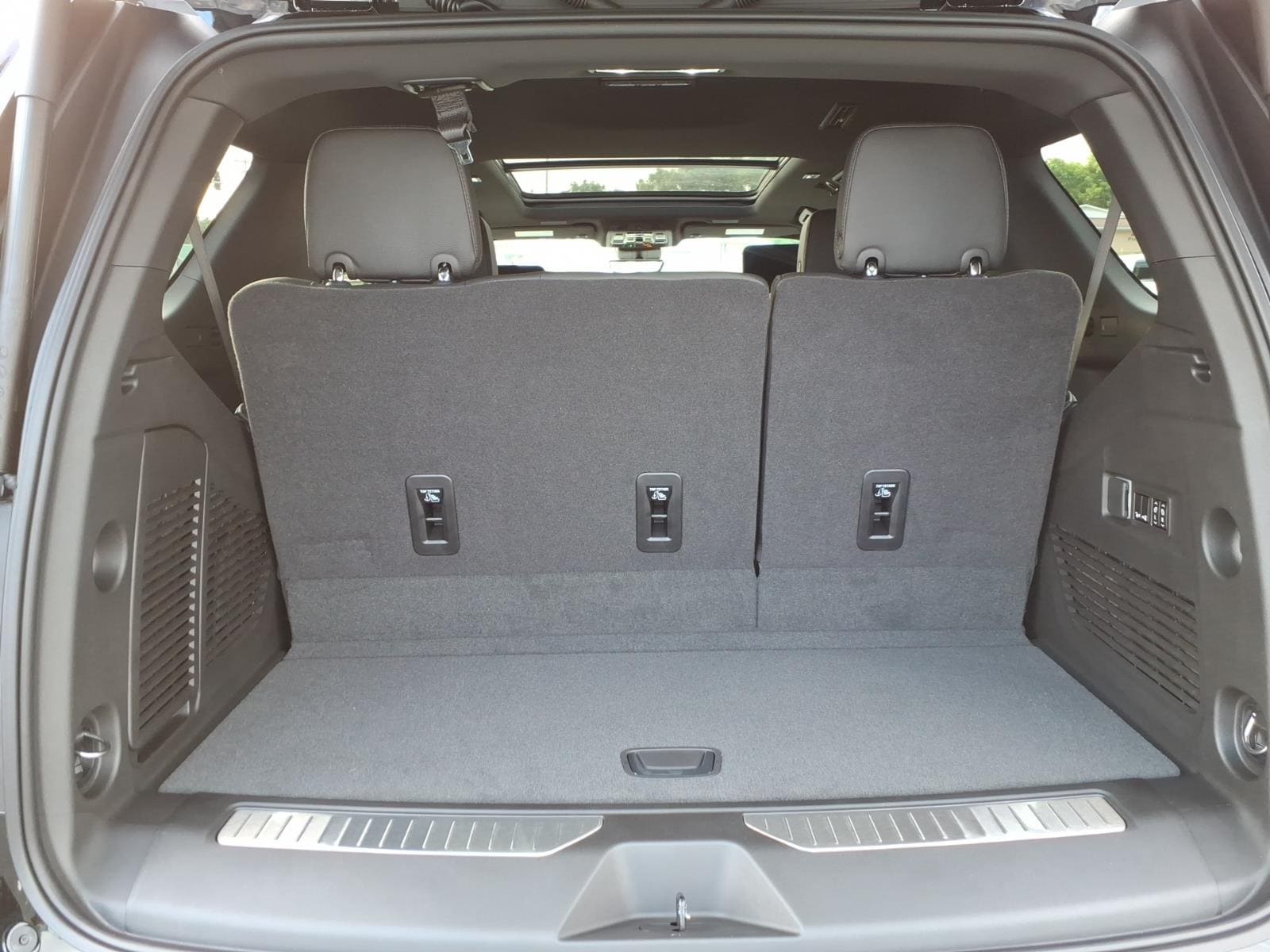 2026 GMC Yukon Denali - Photo 6