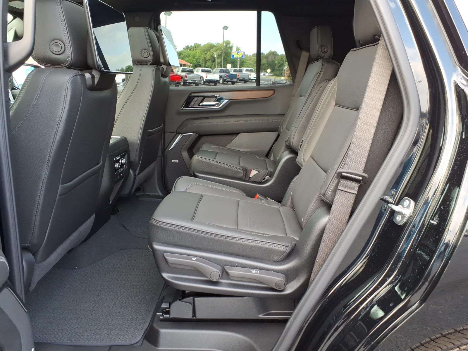 2026 GMC Yukon Denali - Photo 10