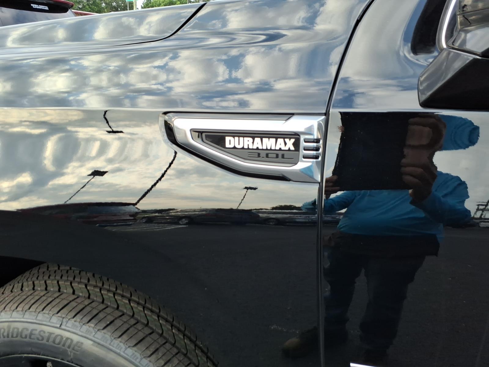 2026 GMC Yukon Denali - Photo 9