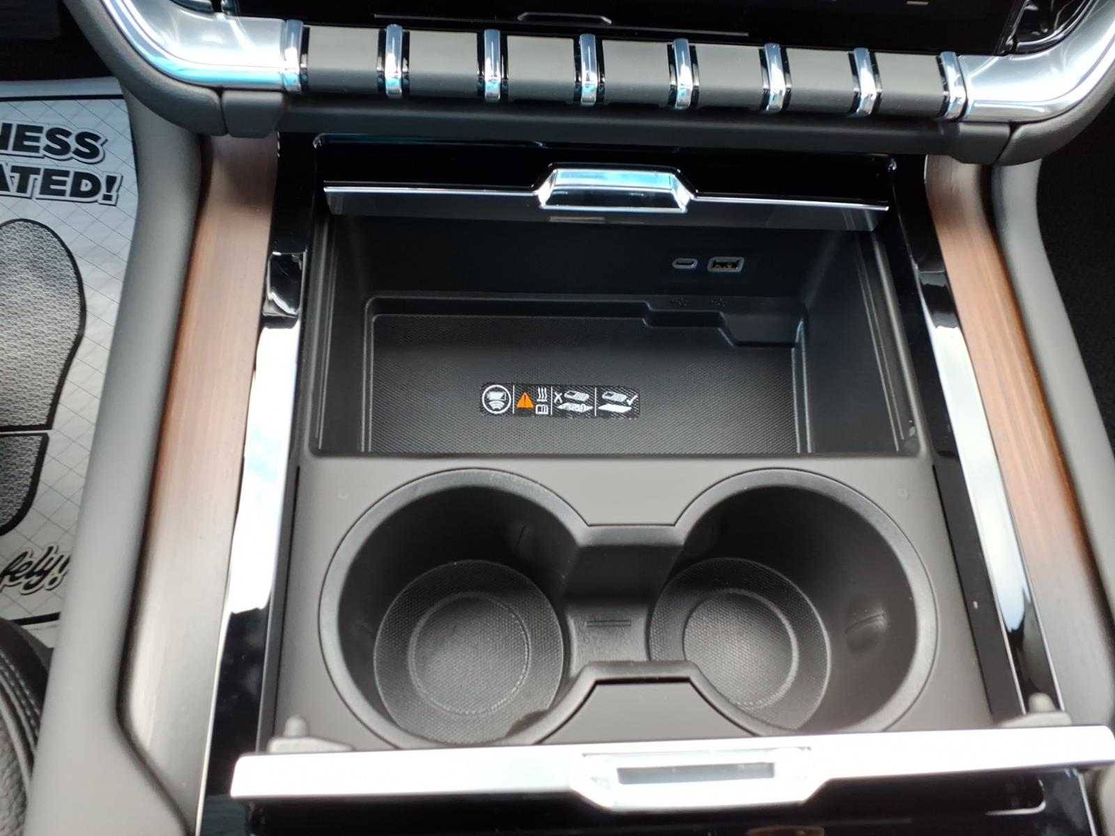2026 GMC Yukon Denali - Photo 17