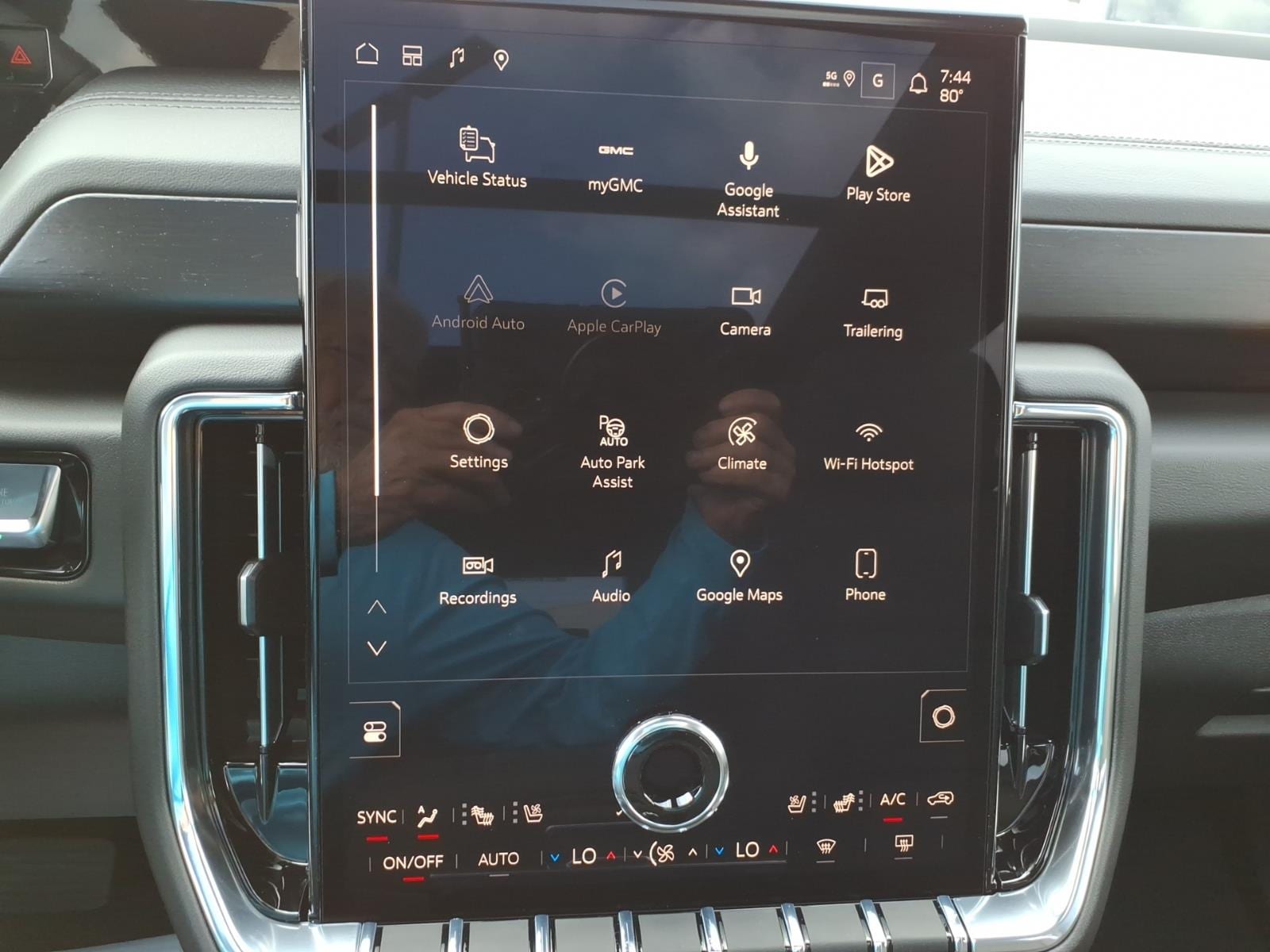 2026 GMC Yukon Denali - Photo 18