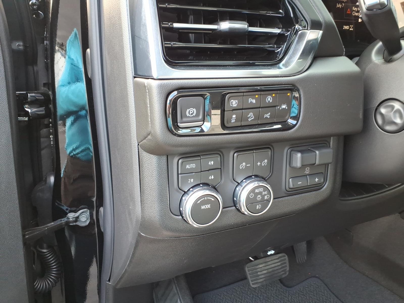 2026 GMC Yukon Denali - Photo 15