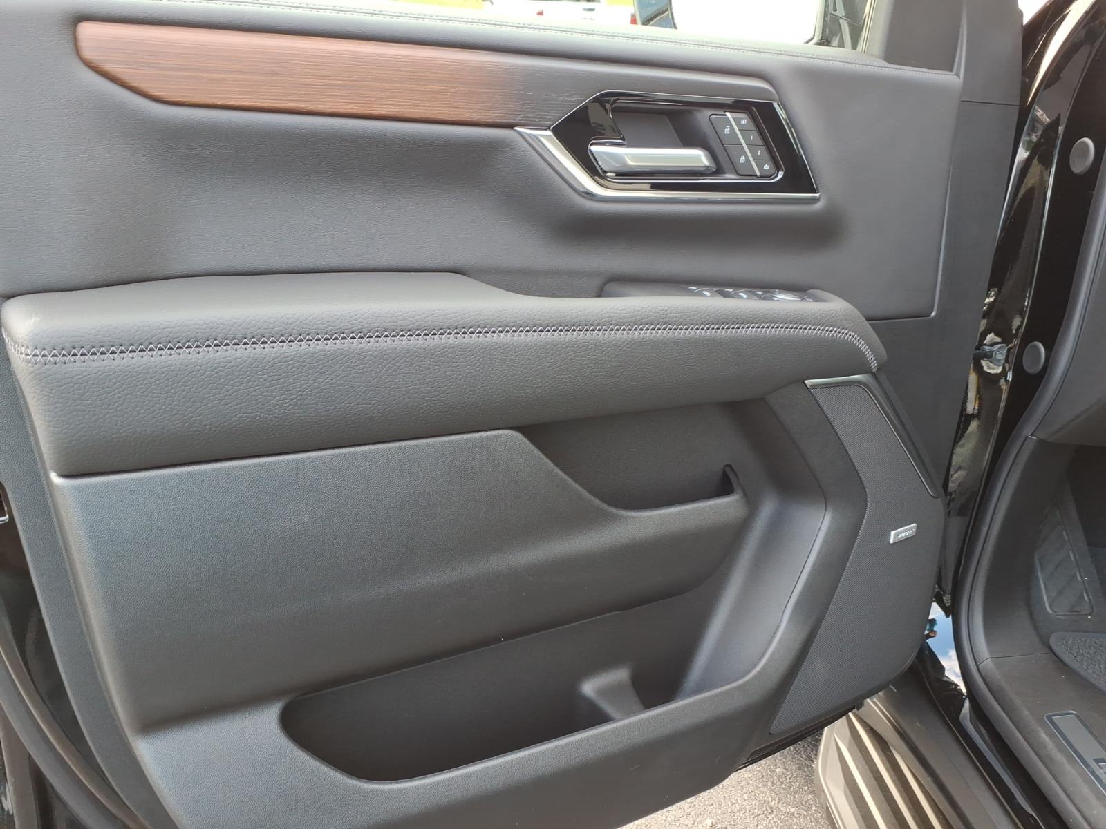 2026 GMC Yukon Denali - Photo 14