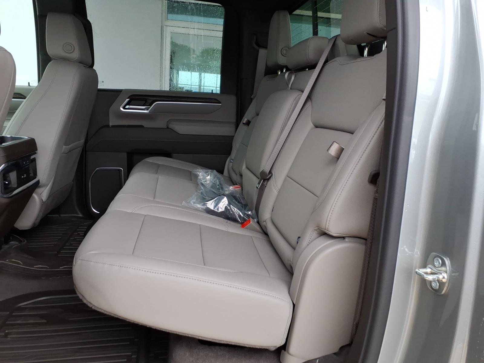 2026 GMC Sierra 2500HD SLT - Photo 9