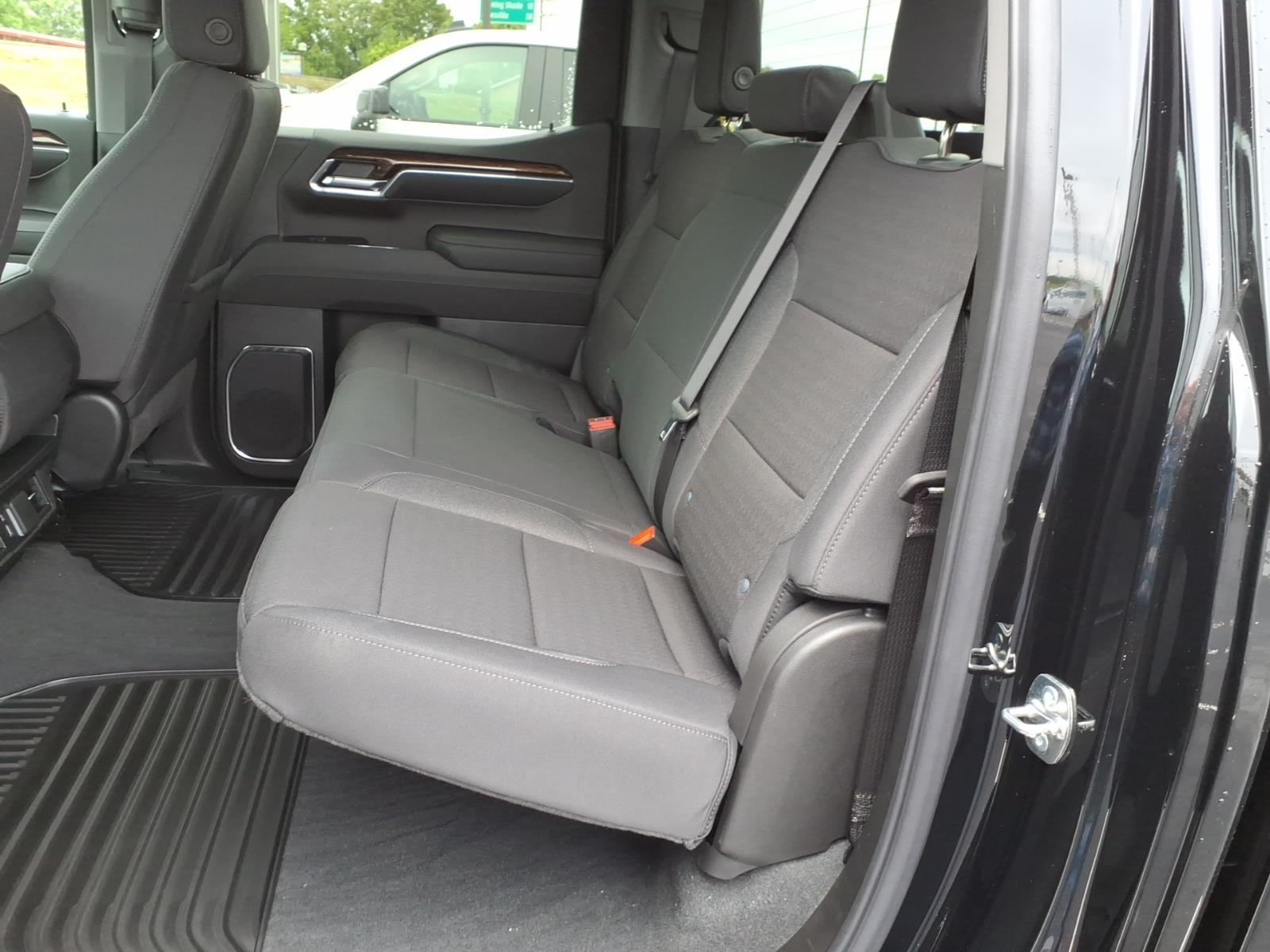 2026 GMC Sierra 1500 SLE - Photo 9