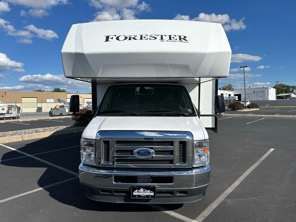 2022 Ford E-450 photo 3