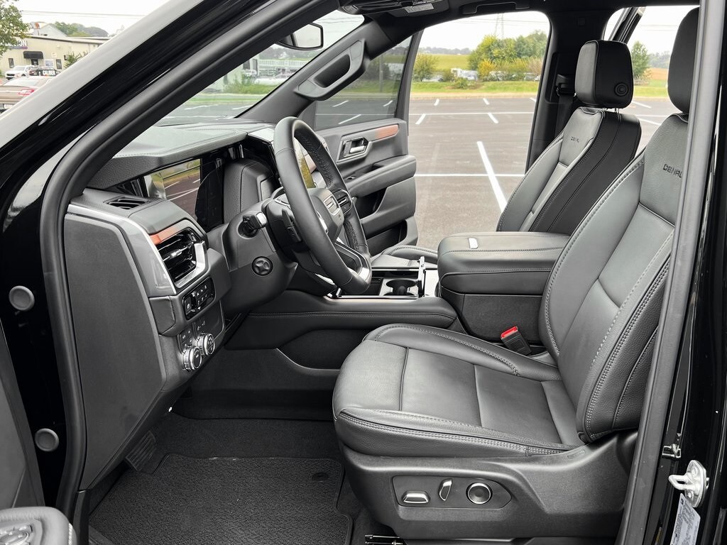 2025 Gmc Yukon XL Denali photo 2