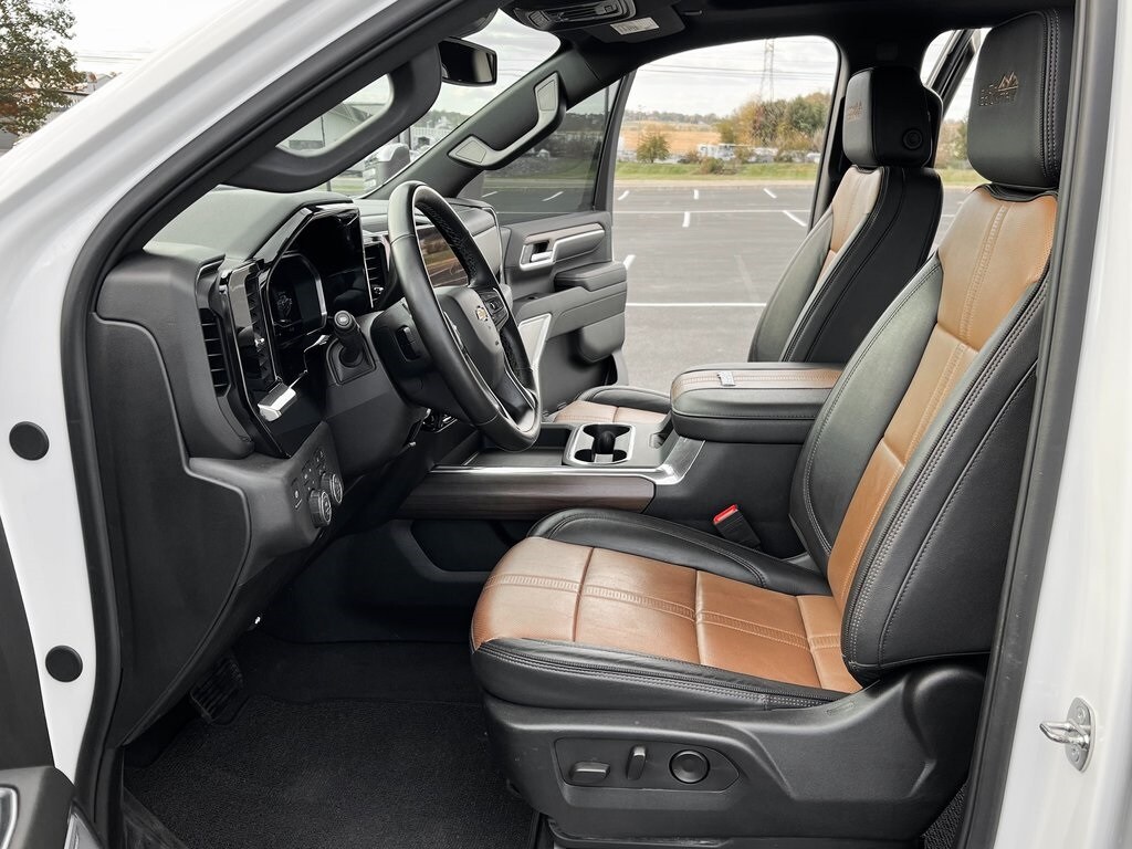 2024 Chevrolet Silverado 2500HD High Country photo 2