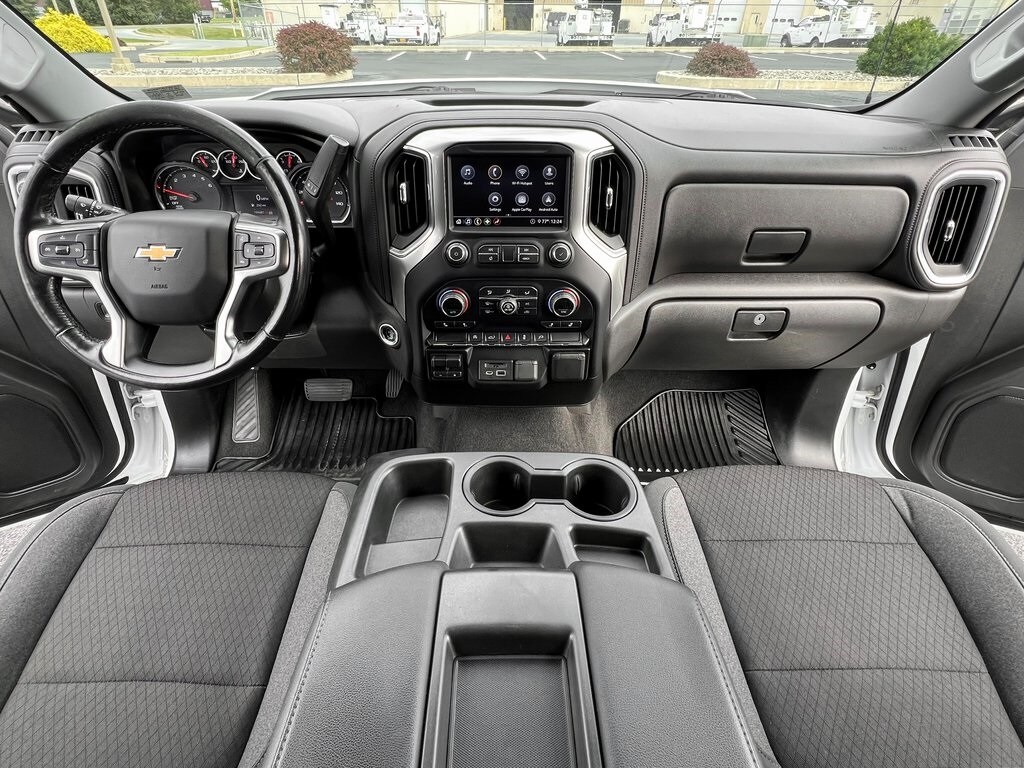 2020 Chevrolet Silverado 1500 LT photo 3