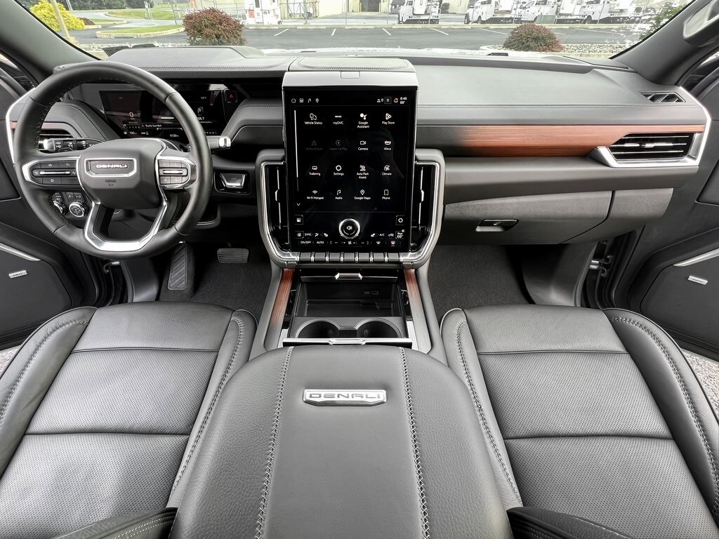 2025 Gmc Yukon Denali photo 3