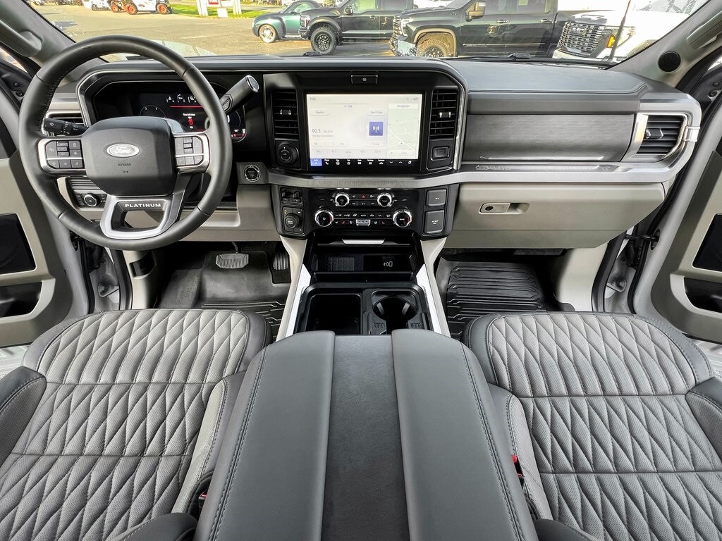 2025 Ford F-450 photo 3