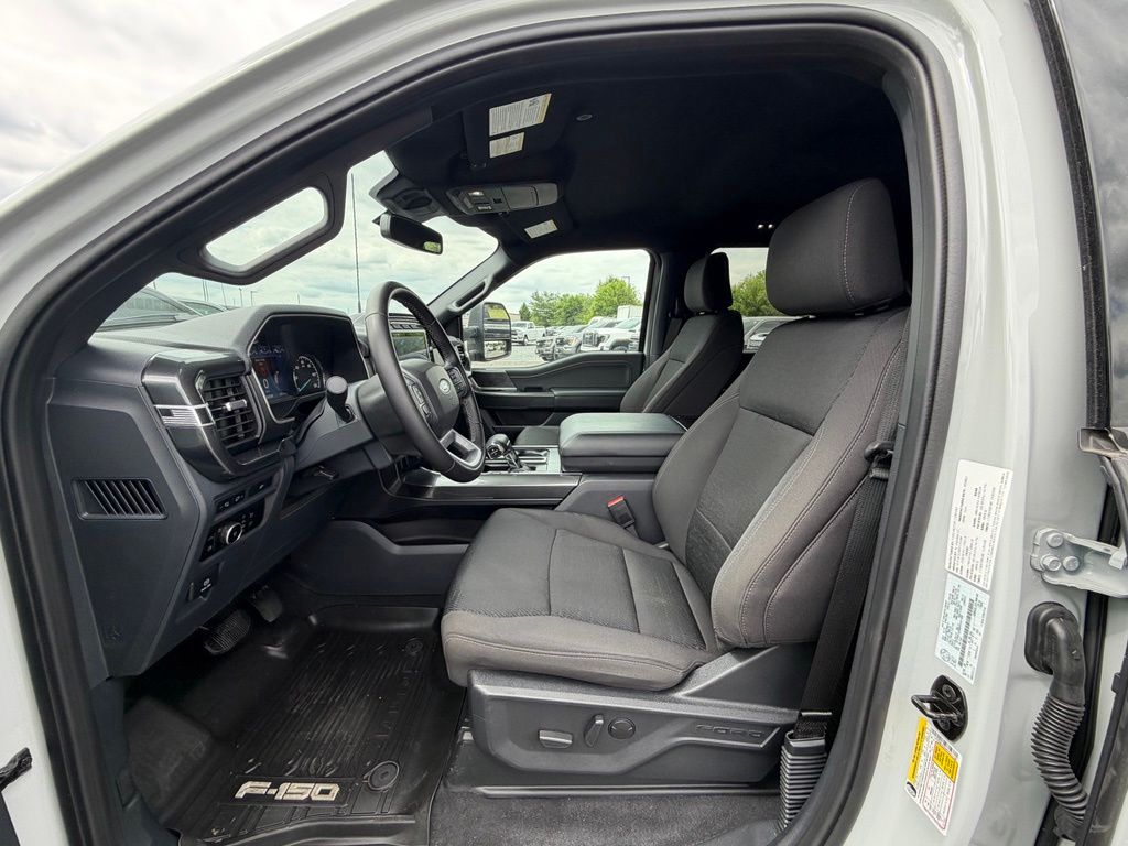 2023 Ford F-150 XLT - Photo 2