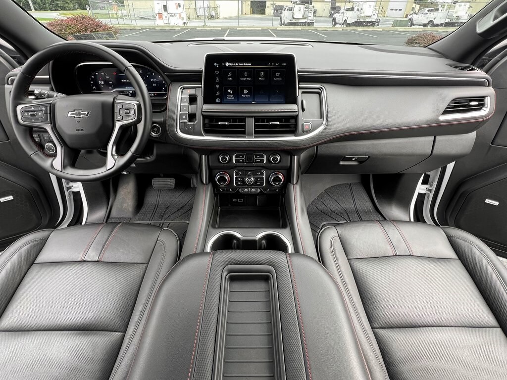2024 Chevrolet Suburban RST photo 3