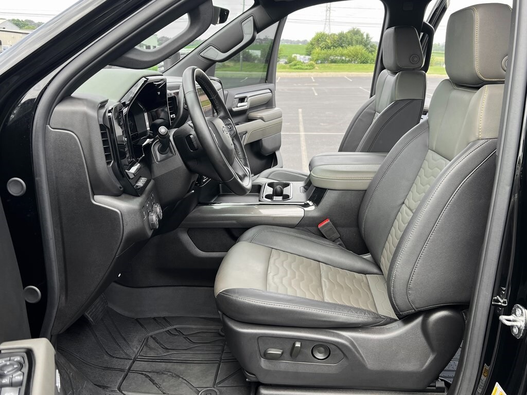 2024 Chevrolet Silverado 2500HD ZR2 photo 2