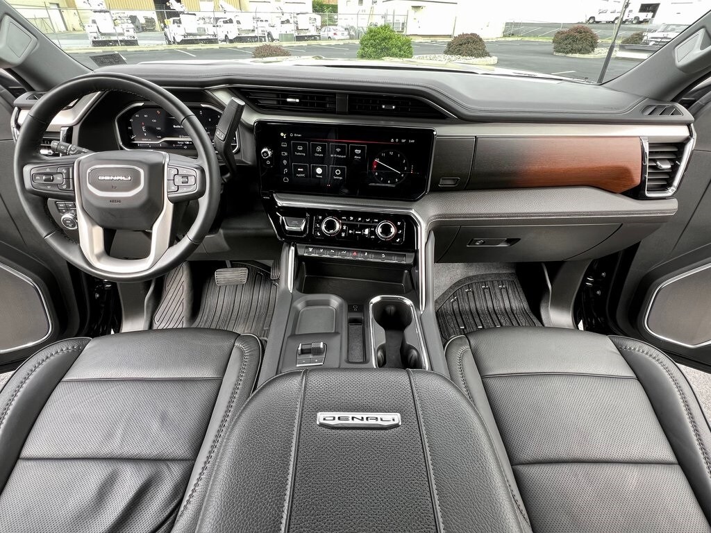 2024 Gmc Sierra HD Denali photo 3