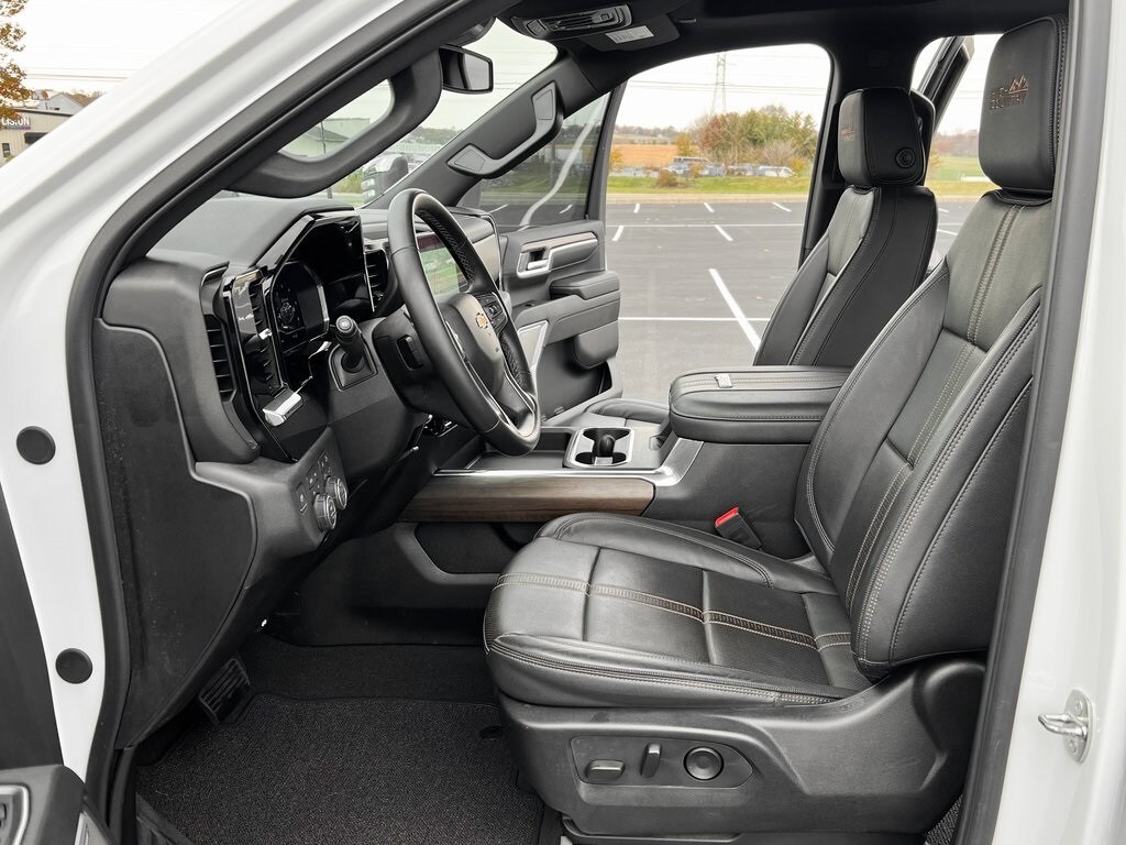 2024 Chevrolet Silverado 2500HD High Country photo 2