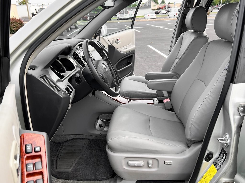 2005 Toyota Highlander Limited photo 2