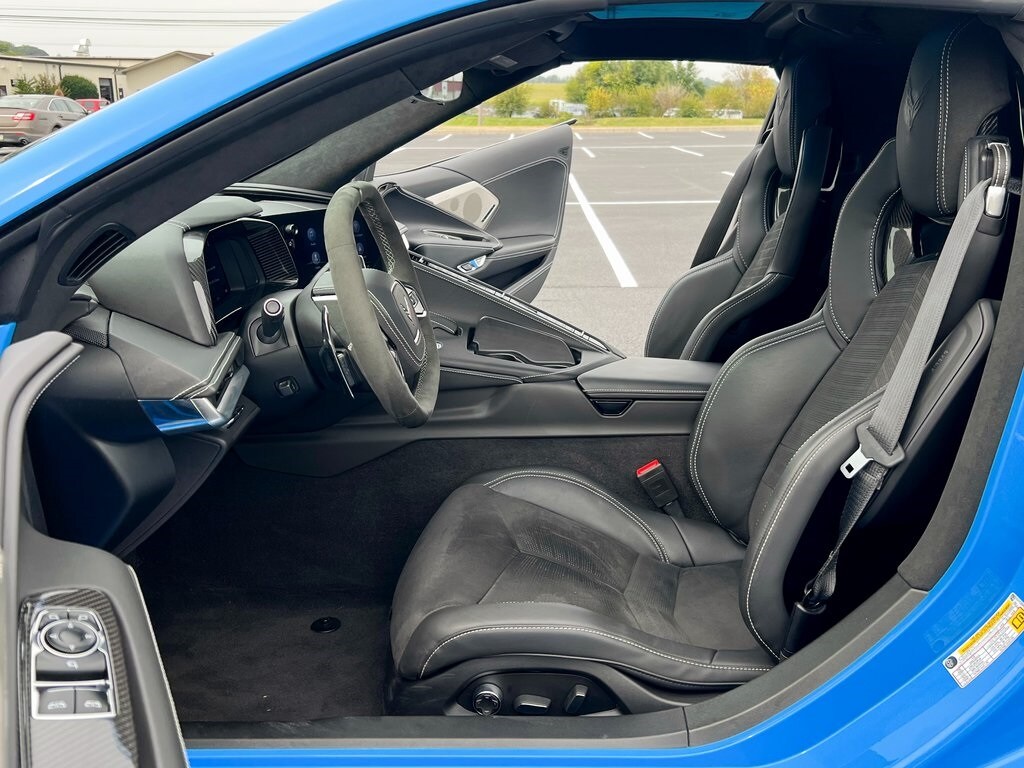 2023 Chevrolet Corvette Stingray 3LT photo 2
