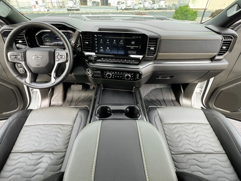 2024 Chevrolet Silverado 2500HD ZR2 photo 3