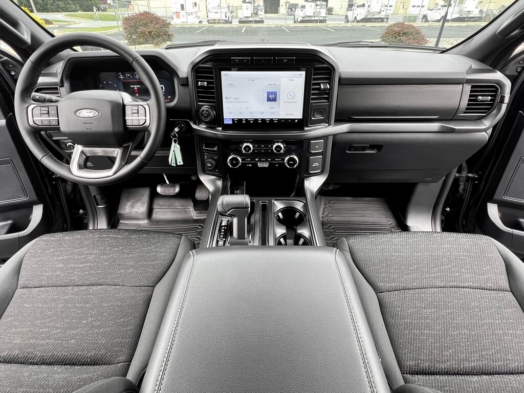 2024 Ford F-150 XLT photo 3