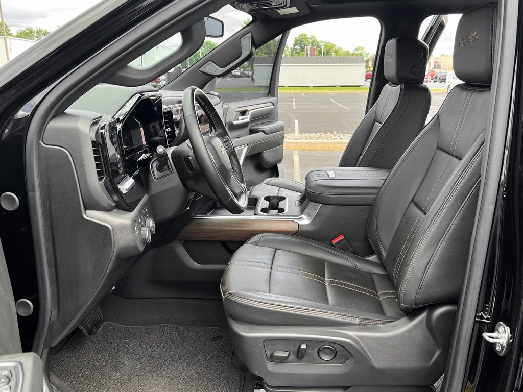 2024 Chevrolet Silverado 3500HD High Country photo 2
