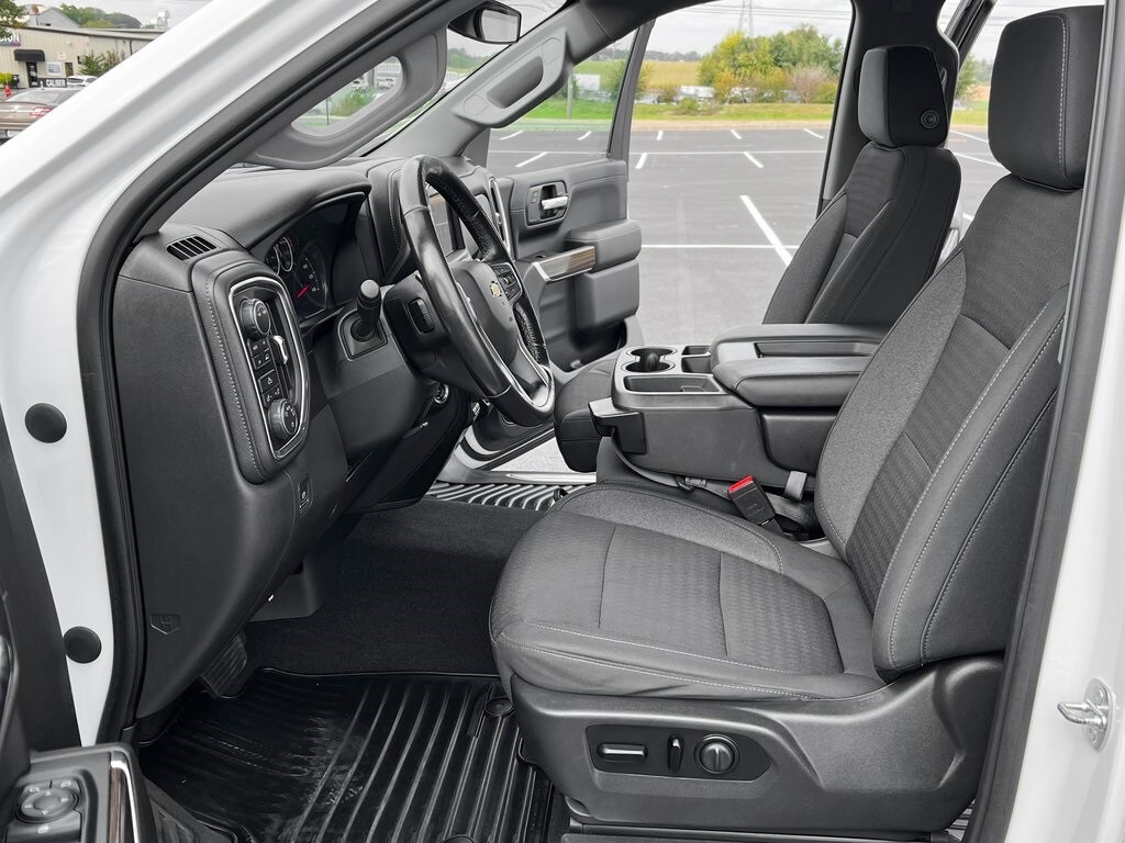 2020 Chevrolet Silverado 1500 LT photo 2
