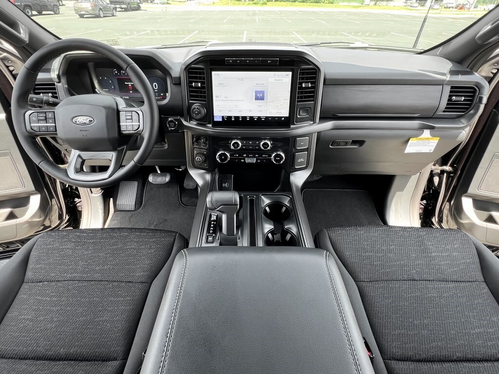 2024 Ford F-150 XLT photo 3