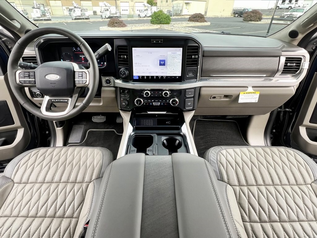 2025 Ford F-450 photo 3