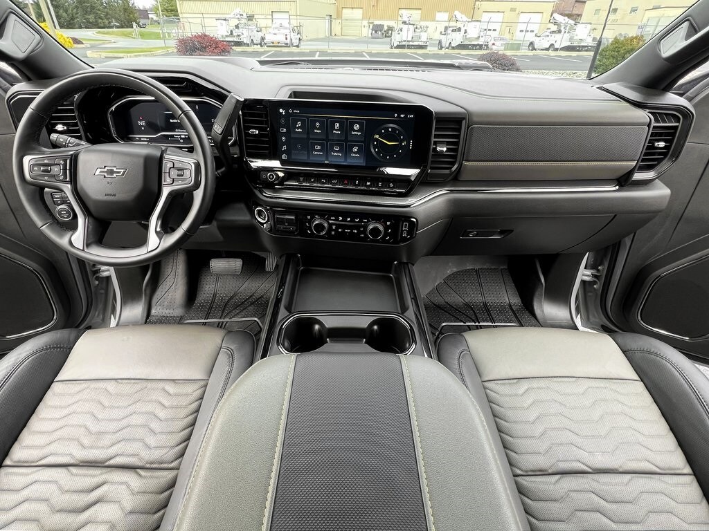 2024 Chevrolet Silverado 2500HD ZR2 photo 3