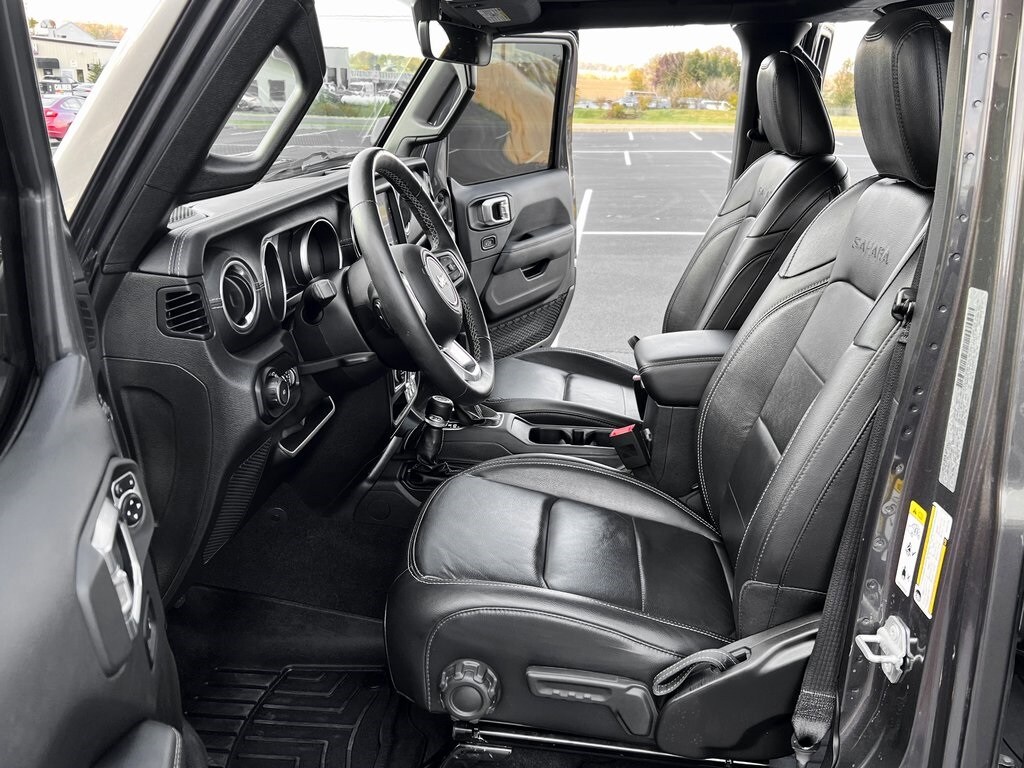 2018 Jeep Wrangler Unlimited Sahara photo 2