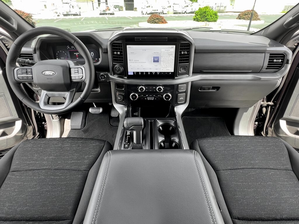 2025 Ford F-150 XLT photo 3