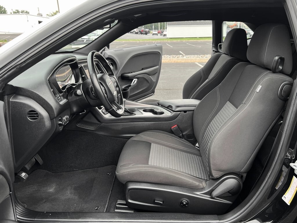 2020 Dodge Challenger SXT photo 2